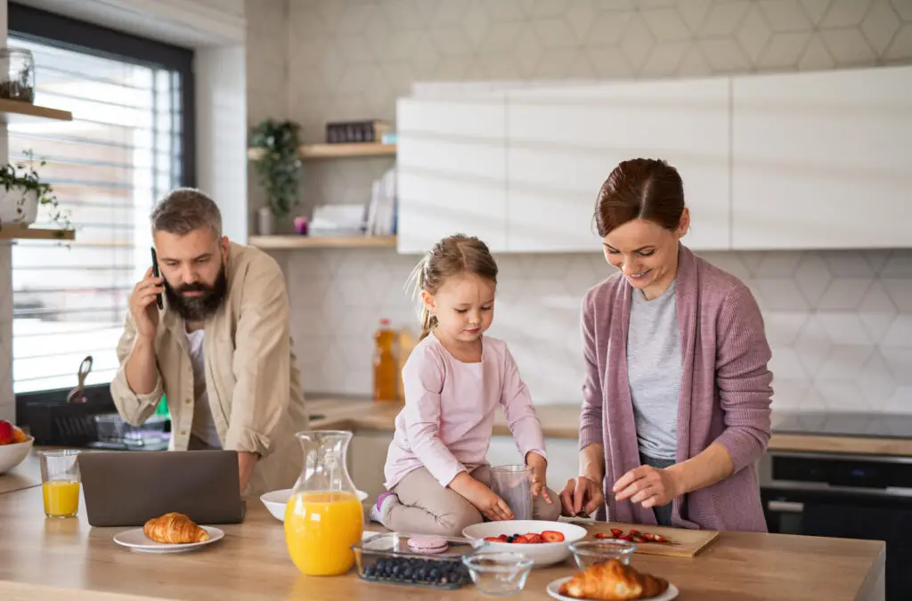 Der Alltag einer Familie spielt sich gerne in der Küche ab.